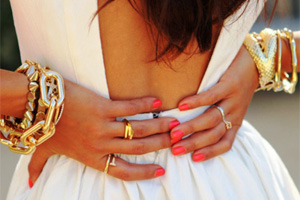Женский золотой браслет на руку – это мечта каждой дамы